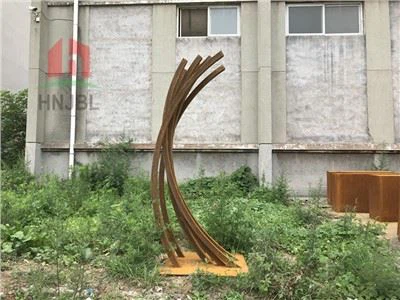 Sculpturi din oțel Corten (COR-TEN).