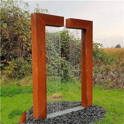 Element de apă din oțel corten ruginit în formă de sferă