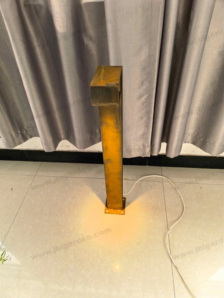 Instalare flexibilă Corten Coloană Lumină Cu Spike