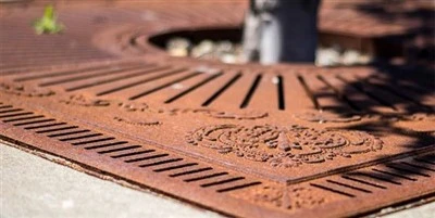 Grătare metalice moderne pentru copaci